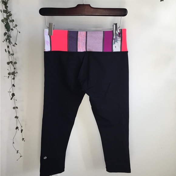Lululemon Crop Leggings. Reversible, Size 6. Like New! - Picture 2 of 5